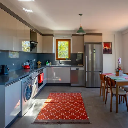 مارين 4* اكياكا